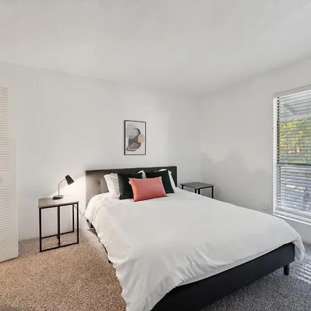 Northcliffe 407 I Fully Furnished 2 Bedroom 2Bth